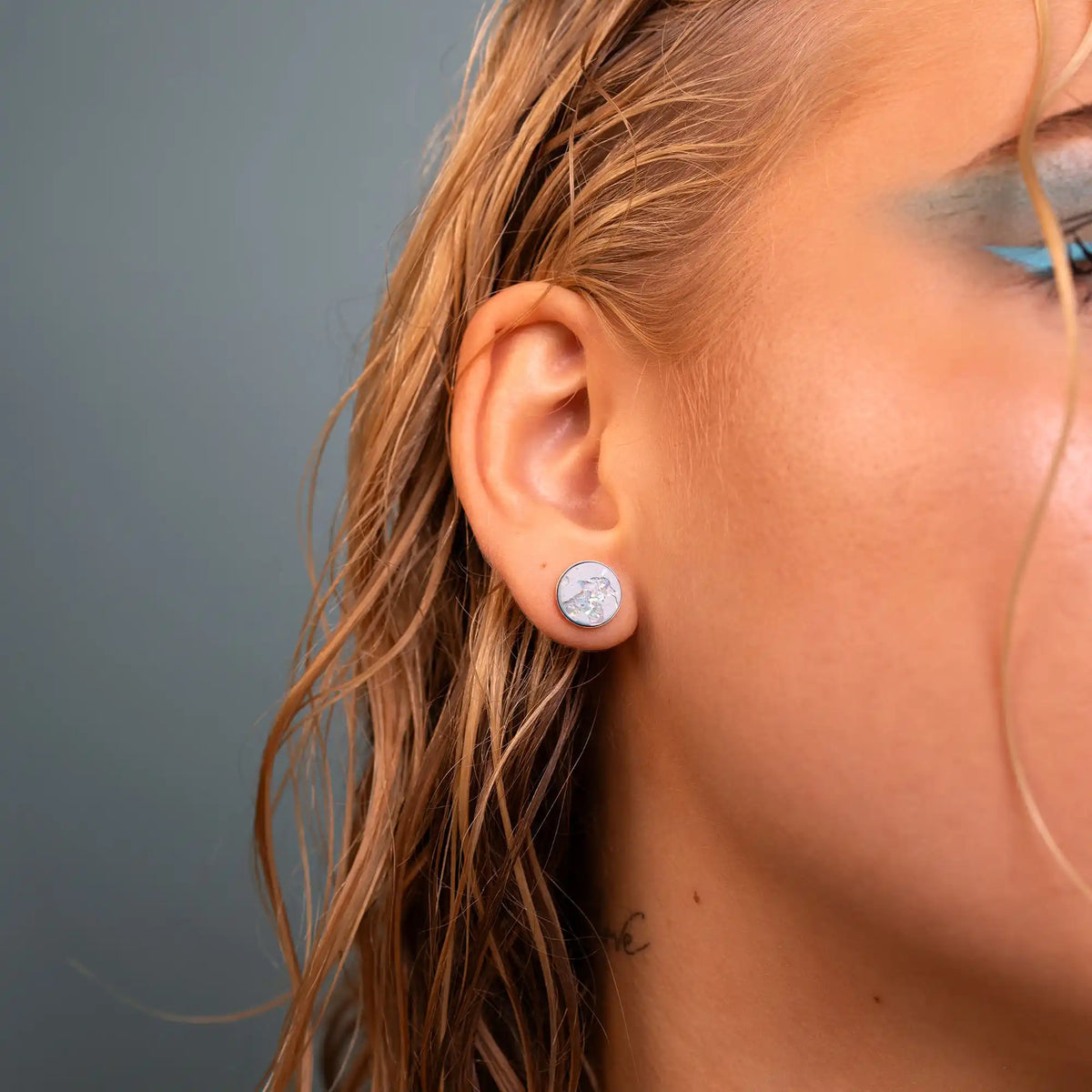 NO. 43 Stud Earrings TARA | Blue Crystal Rose