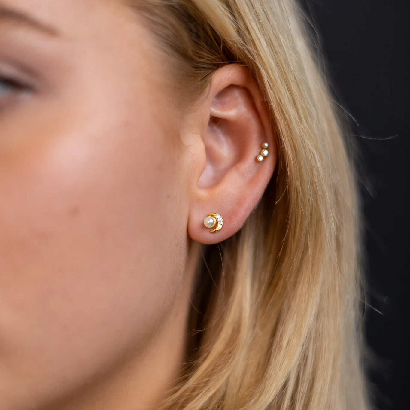 Stud earrings MOON | gold